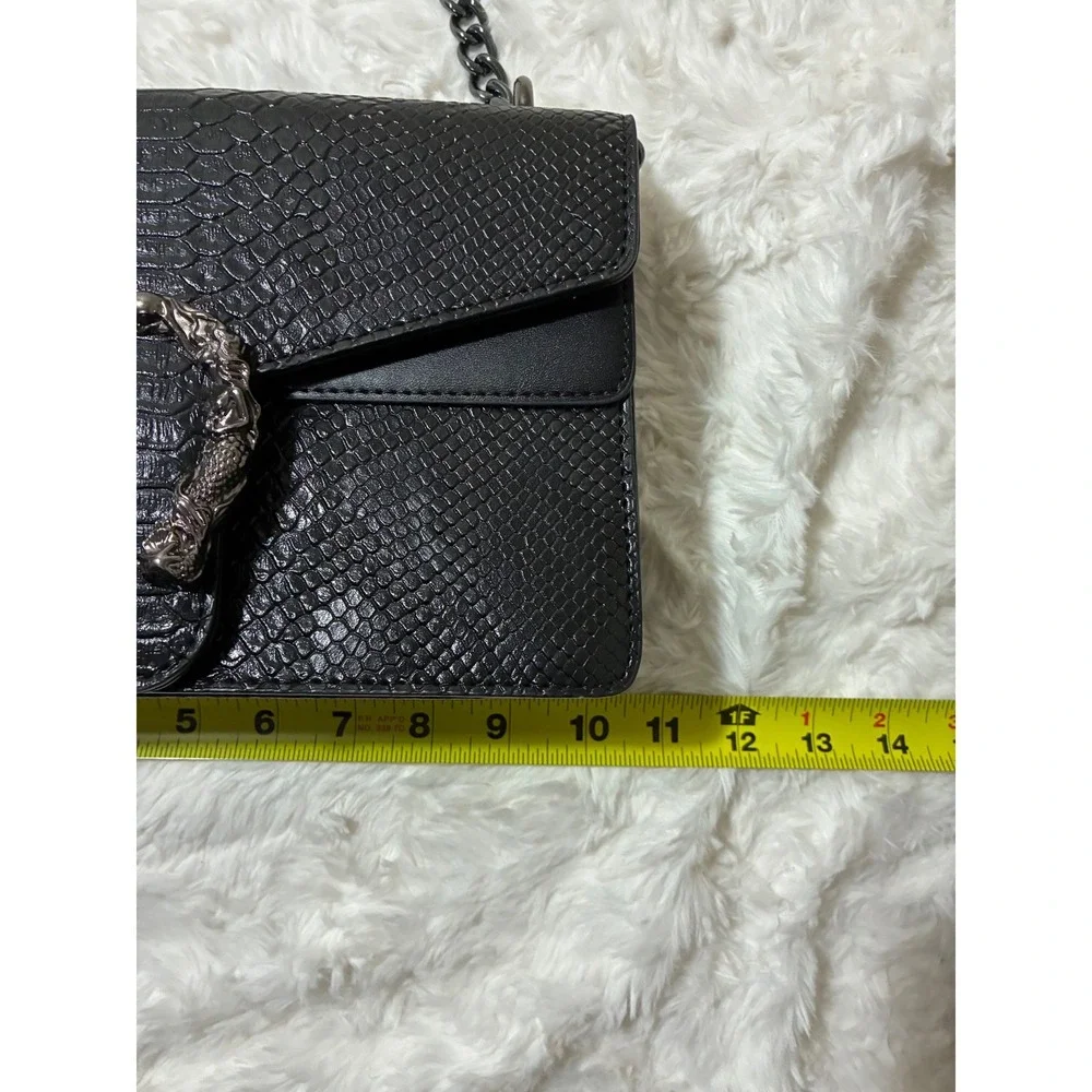 Mermaid Medallion Black Faux Snakeskin Crossbody Bag Spur Chained‎ Shoulder Bag